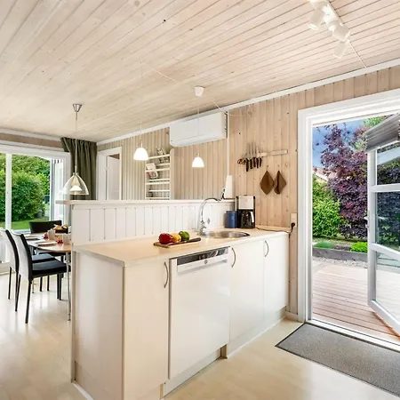 Ellie - 500m From The Sea By Interhome *