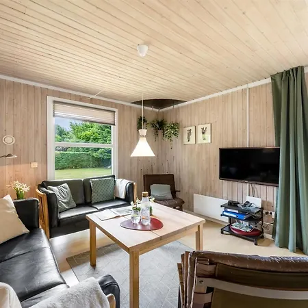 Ellie - 500m From The Sea By Interhome